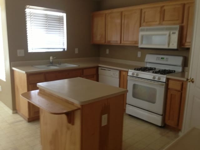 Building Photo - 730 Waterford Way