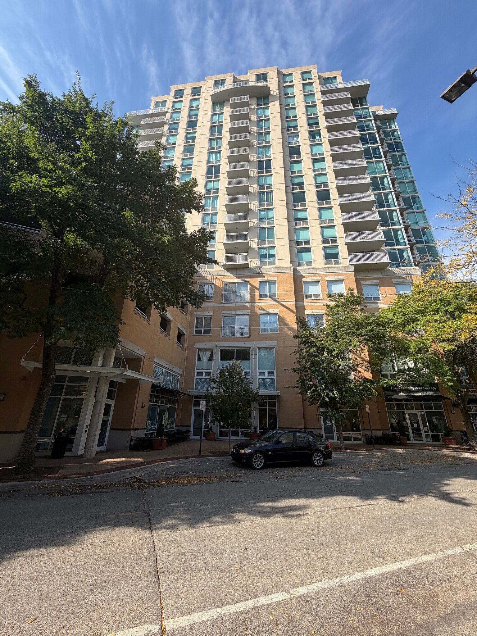 Building Photo - 1640 Maple Ave