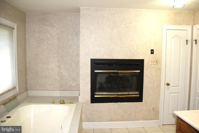 Building Photo - 88 Highpoint Dr