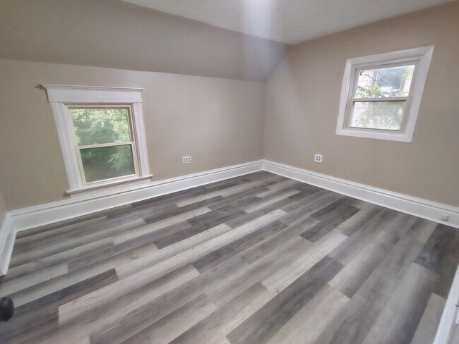Building Photo - 1208 Revell Ave
