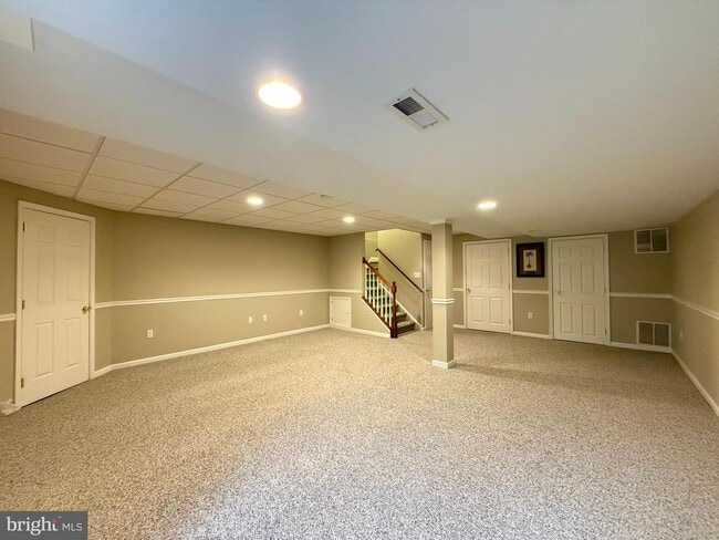 Building Photo - 122 Providence Ln