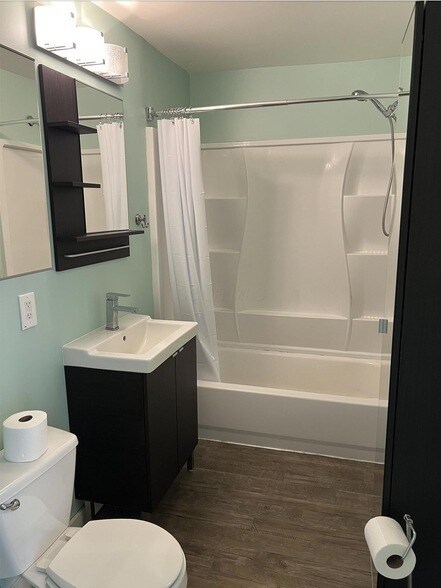 Building Photo - 212 E Hudson St