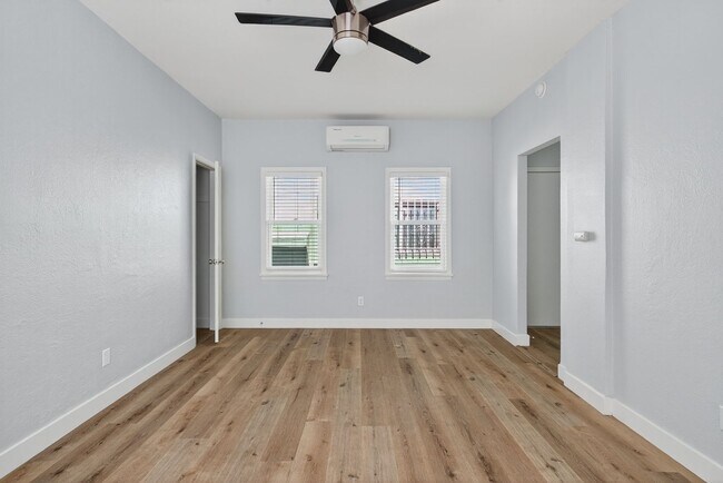 Interior Photo - 1711 E Appleton St
