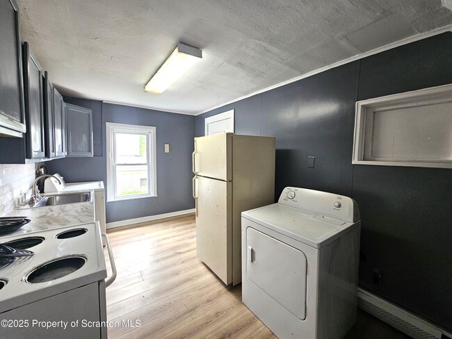 Building Photo - 327 S Hyde Park Ave