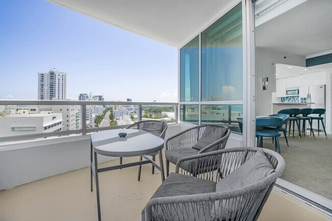 Building Photo - 4401 Collins Ave