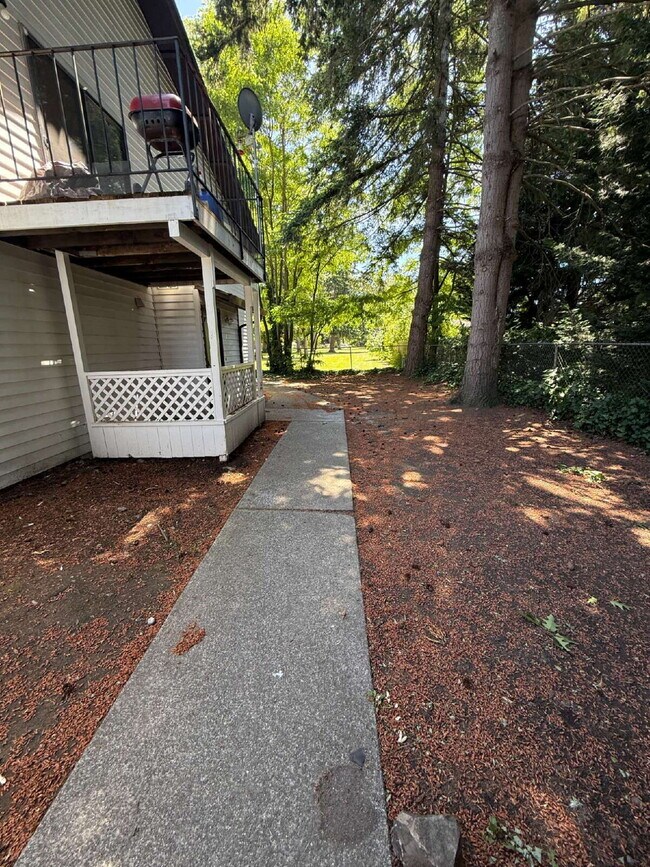 Building Photo - Hidden Gem in Auburn Available Now!