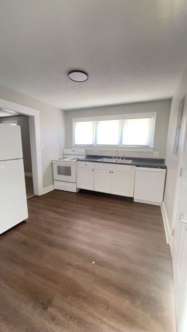 Building Photo - 1333 E Main St