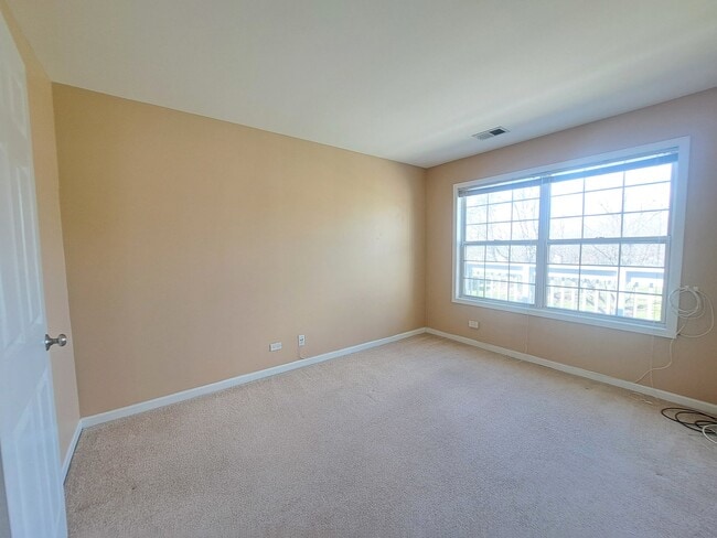 Building Photo - 2940 Heatherwood Dr