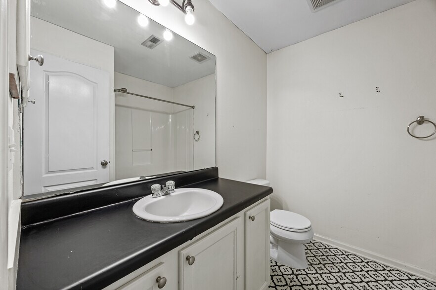 Building Photo - 125 Coldsprings Dr