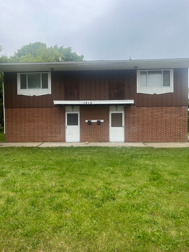 Building Photo - 1215 Thurber St