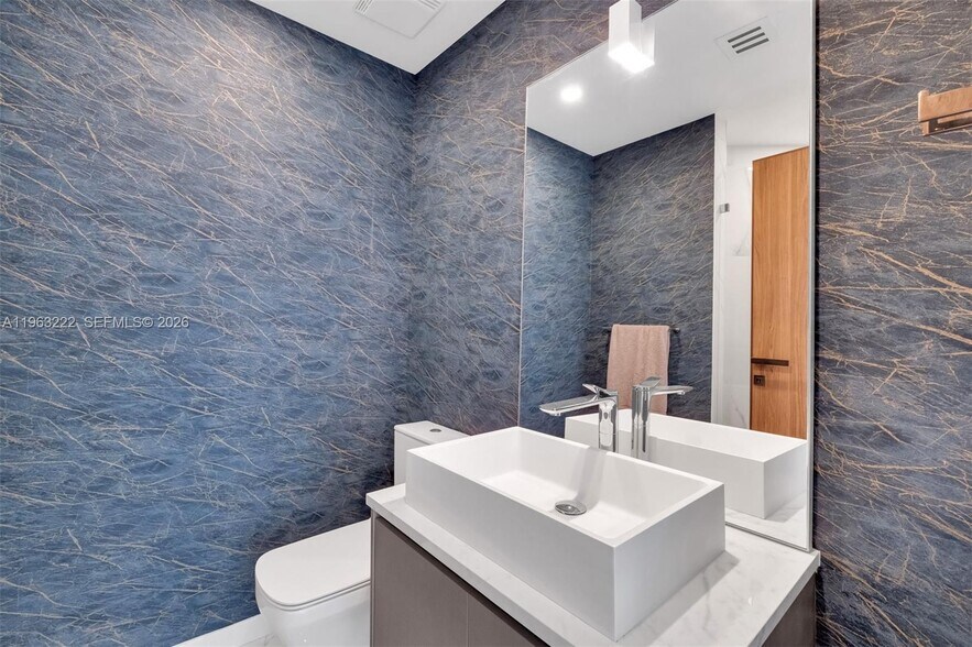 Building Photo - 350 S Miami Ave