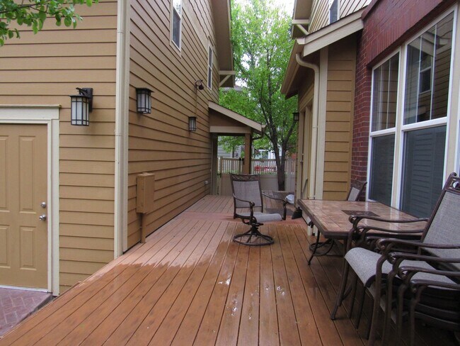 Building Photo - Rare Bradburn Single Family home including Carriage house