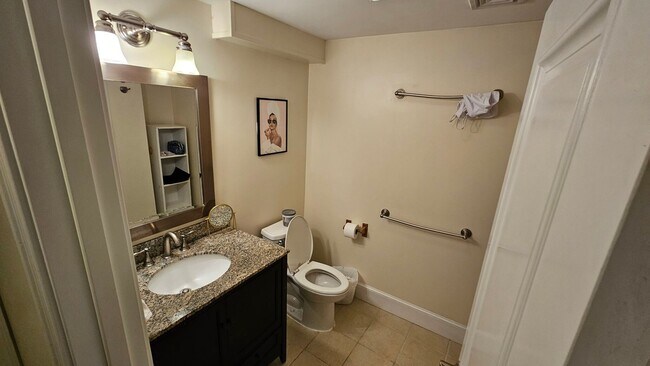 Building Photo - 50 Greycliff Rd
