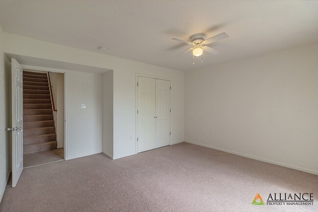 Building Photo - Town Home in West Manhattan!