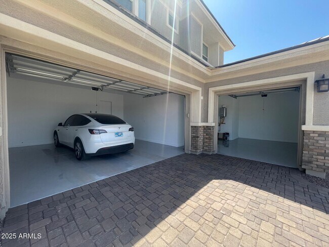 Building Photo - 20457 E Silver Creek Ln