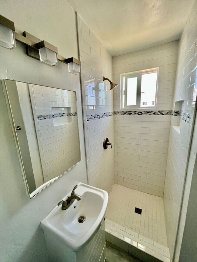 Building Photo - North Clairemont Gem | Fully Remodeled with Indoor-Outdoor Living & Designer Finishes