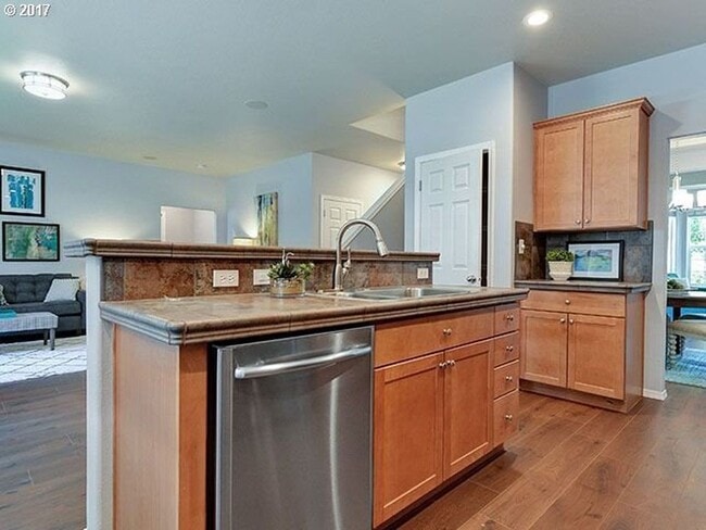 Building Photo - Beautiful 4 bedroom/2.5 bath Home in Newberg