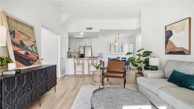 Building Photo - 405 Ribbon Beach Way