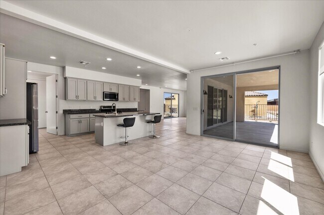 Building Photo - 56923 Ivanhoe Dr