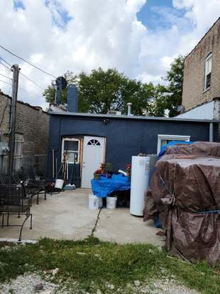 Building Photo - 2141 N Laramie Ave