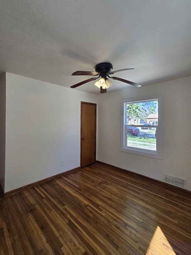 Building Photo - 1121 Luther E