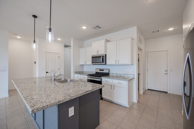 Building Photo - 12448 W Gardenia Ct