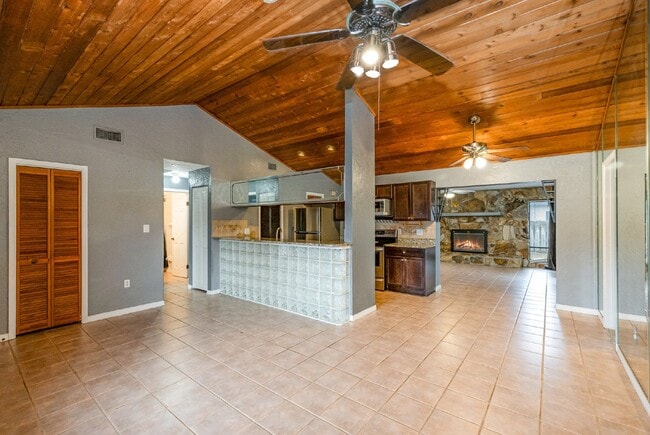 Building Photo - SUNTREE