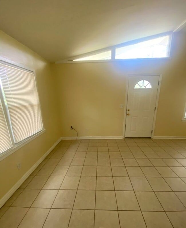 Building Photo - 5828 Ventura Dr