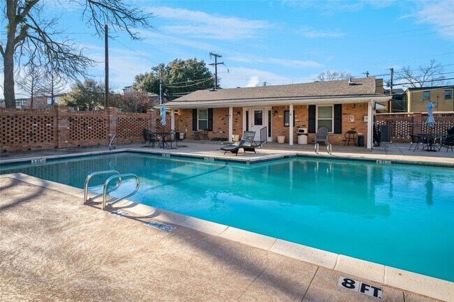 Building Photo - 6037 Sandhurst Ln