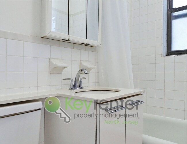 Building Photo - Freshly Updated 1-Bedroom Condo Across from Lincoln Park – Jersey City