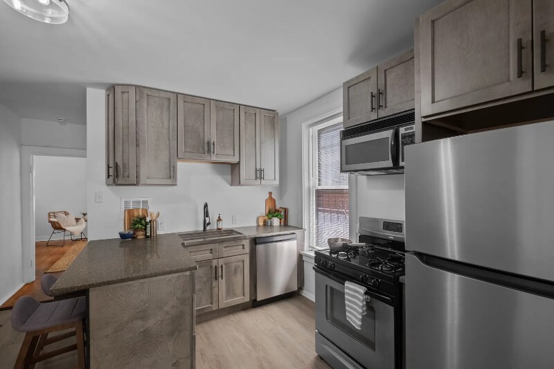 Building Photo - 1315 Hampton Ave