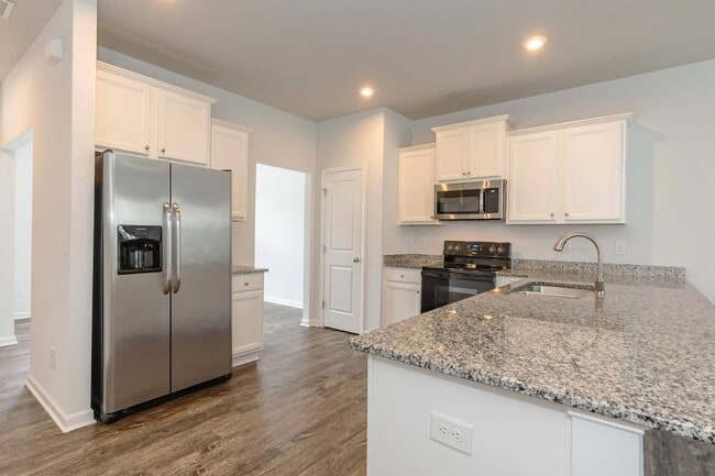 Building Photo - Three Bedroom Home!