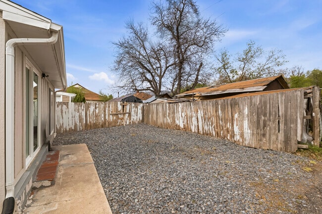 Building Photo - 3022 Jefferson Ave