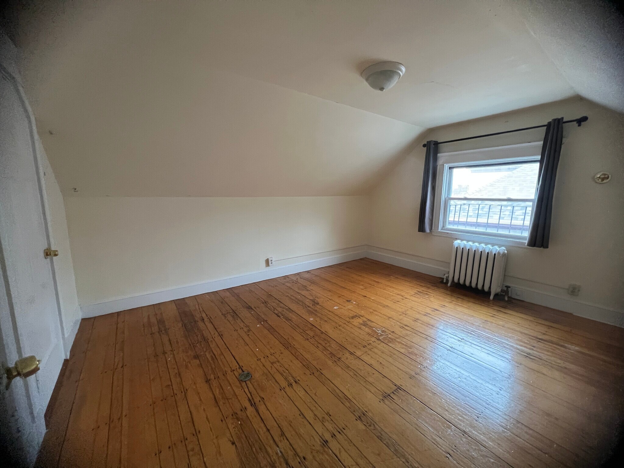 Building Photo - 148 Strathmore Rd