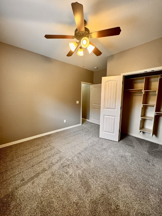 Building Photo - 6108 S 39th Pl