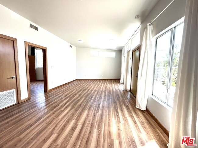 Building Photo - 501 N San Vicente Blvd