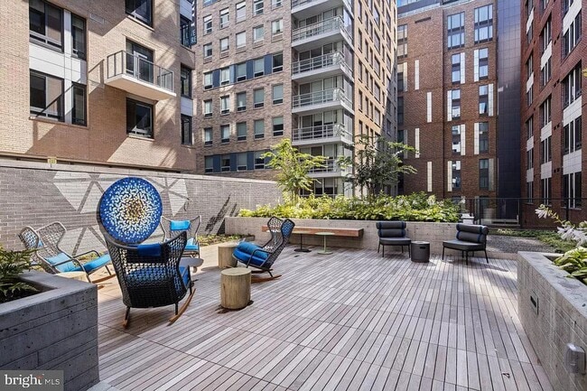 Building Photo - New in Navy Yard with Parking