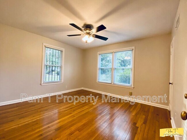 Building Photo - 304 Columbus Dr