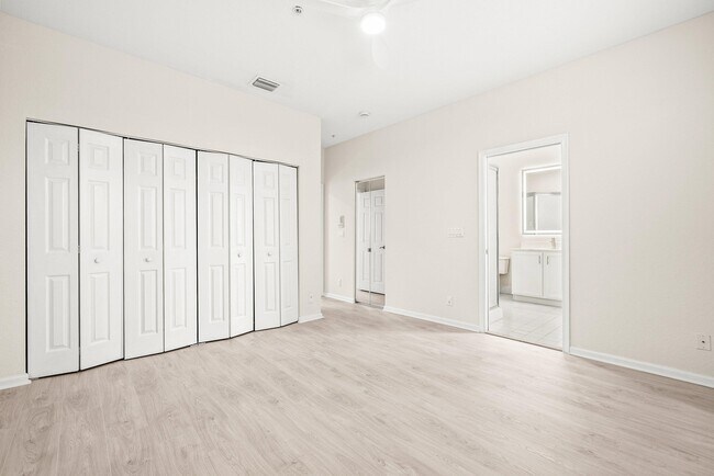 Building Photo - 3187 N Oasis Dr