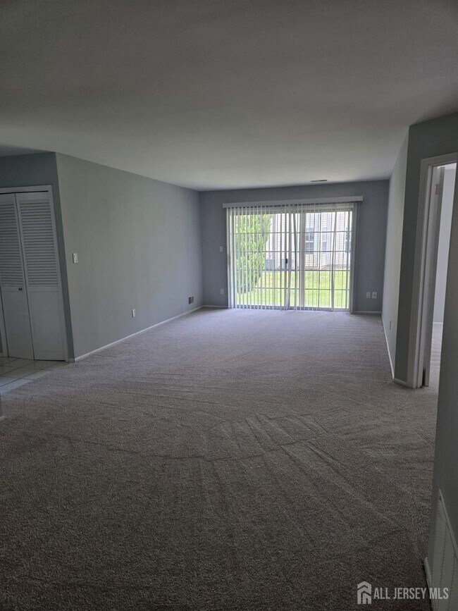 Building Photo - 127 Wellington Ct
