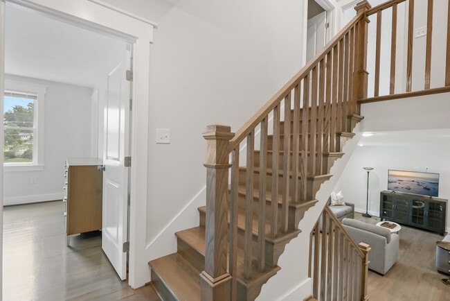Building Photo - 4400 Weyburn Dr