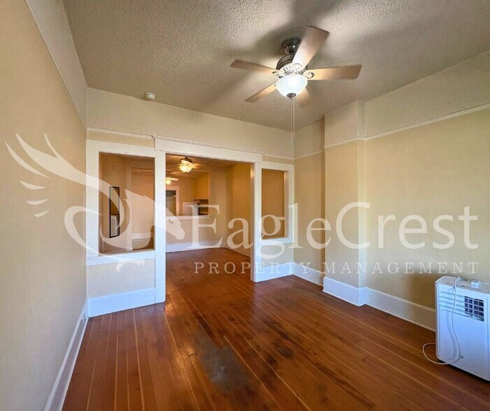 Building Photo - 105NSP