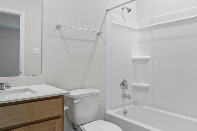 Building Photo - 104 Woodrow Ln