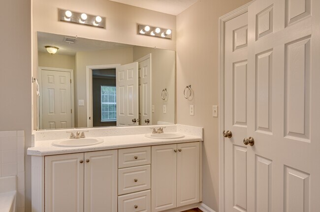 Building Photo - 7640 Pleasantville Way