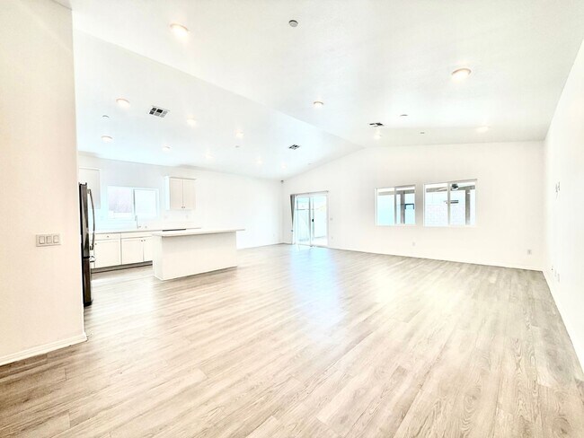 Building Photo - Cul-de-Sac Living in Sagewood | 4 Bed Home with INCLUDED Solar & RV Parking