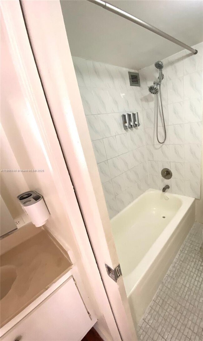 Building Photo - 16909 N Bay Rd