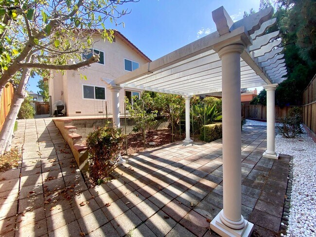 Building Photo - Spacious 4-Bedroom Irvington Home with Mod...