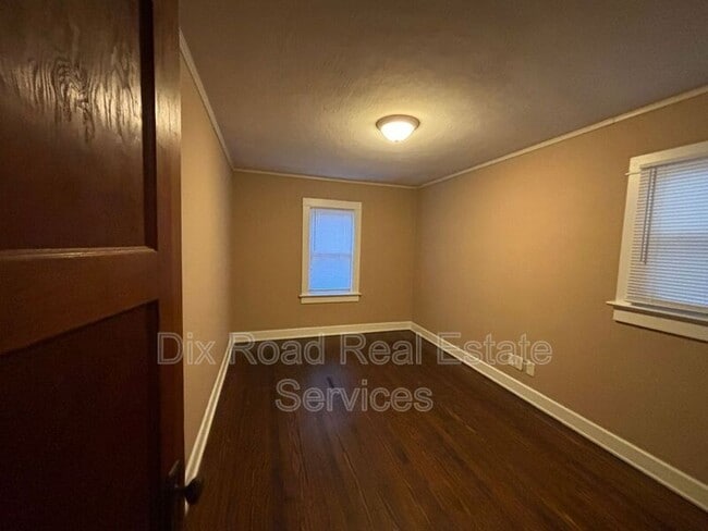 Building Photo - 2404 Mundale Ave