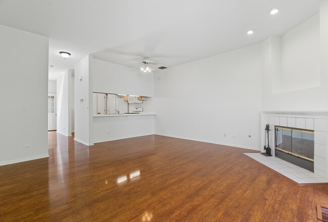 Building Photo - 519 Woodcrest Dr