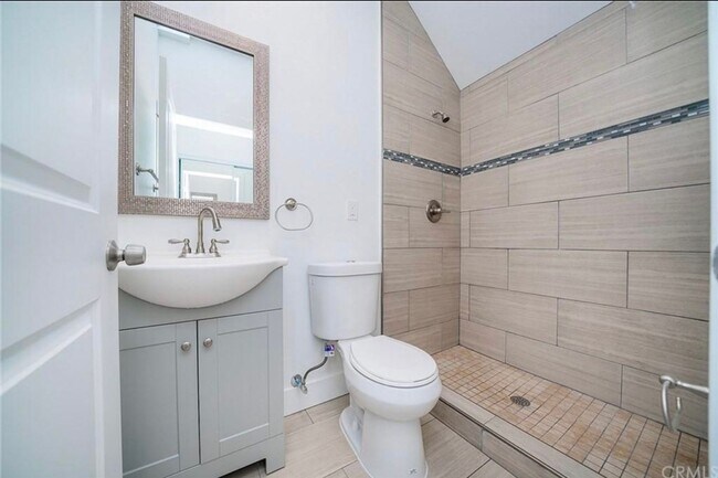 Building Photo - 850 W 165th Pl